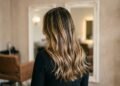 Quanto tempo esperar para lavar o cabelo depois de fazer luzes?