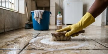 Adeus a cerâmica encardida, receita caseira para tirar as manchas indesejadas usando 3 ingredientes