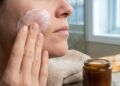 Dermatologistas revelam o cuidado que salva a pele nos dias mais frios