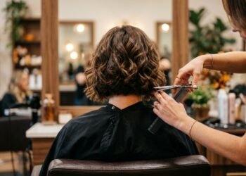 O corte que dá volume imediato e rejuvenesce cabelos finos e sem vida