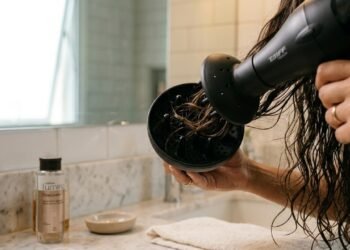Quanto tempo demora para o seu cabelo secar e o que isso revela sobre a porosidade dos fios
