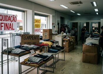 Mais de 30 lojas de roupa fechadas após 60 anos de operações