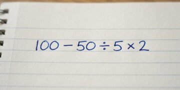 A equação 100 – 50 ÷ 5 × 2 parece fácil à primeira vista, mas poucos conseguem resolvê-la