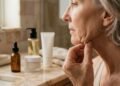Dermatologistas explicam quais produtos para pele madura realmente ajudam a manter firmeza e luminosidade