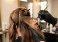 Adeus cabelo opaco: o tom iluminado de 2026 que devolve brilho aos fios sem químicas agressivas