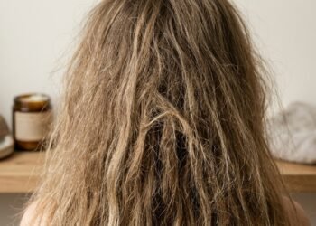 Inverno chegou e seu cabelo ressecou? Essa receita vai devolver brilho e maciez para seus fios