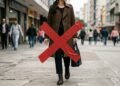 A tonalidade sofisticada que promete substituir as roupas escuras no frio