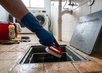 A frequência ideal para limpar a caixa de gordura