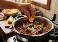 O ingrediente secreto que deixa mesmo a carne mais dura macia e deliciosa