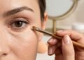 A técnica de maquiagem que devolve a vida aos seus olhos