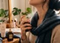 Como fazer o perfume durar mais no inverno e manter o aroma por horas
