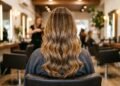 As tonalidades de fios que rejuvenescem o visual feminino na maturidade