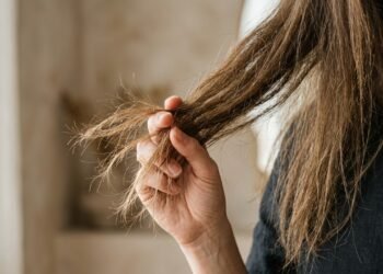 Sinais de que seu cabelo precisa de hidratação e como recuperar o brilho