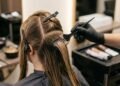 O erro mais comum ao pintar o cabelo, que envelhece o rosto sem que você perceba, é evitar essas cores após os 50 anos