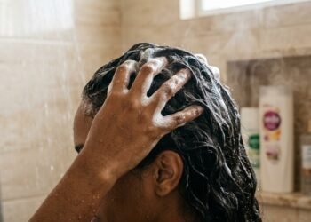Quantas vezes por semana devemos lavar o cabelo, segundo especialistas