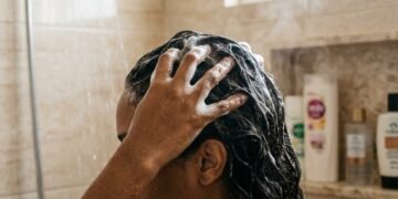Quantas vezes por semana devemos lavar o cabelo, segundo especialistas