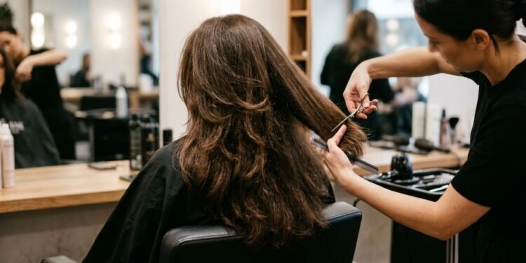 O corte ideal para cabelo grosso que elimina o volume sem tirar o movimento natural
