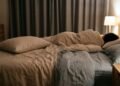 O motivo emocional que faz algumas pessoas dormirem melhor sozinhas