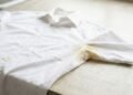 Como tirar a mancha amarela na roupa branca que estava guardada com uma receita caseira