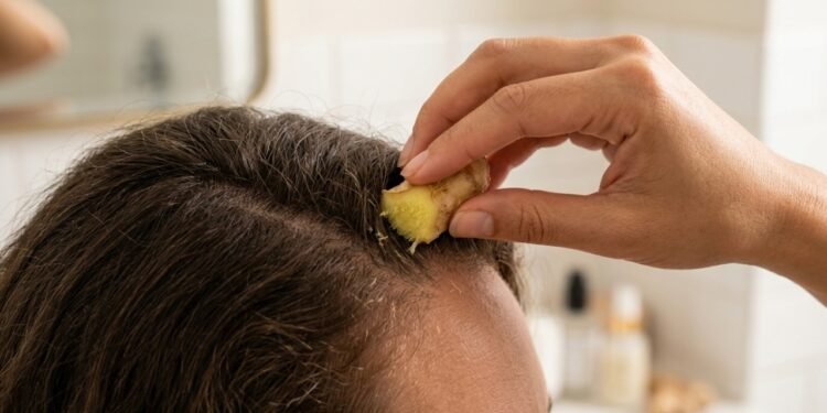 Esfregar gengibre fresco na linha do cabelo realmente pode fazer o cabelo crescer novamente?