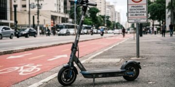 Nova lei transforma patinetes e bikes elétricas em alvo de multa e apreensão em 2026