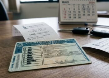Motoristas das categorias C, D e E recebem alerta sobre exame em 2026 que pode custar quase R$ 3 mil no bolso
