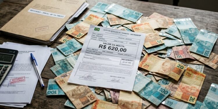 Engenheiro gasta quase R$ 186 mil para contestar multa de R$ 620 e trava batalha judicial histórica por princípio