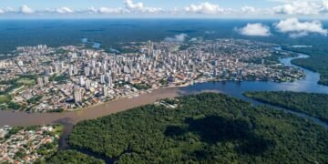 De floresta densa a metrópole de 2,3 milhões: a cidade cercada de floresta que teve luz elétrica antes de quase todo o Brasil