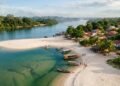 A praia de água doce mais bonita do mundo segundo um jornal britânico fica no oeste do Pará e tem areia branca de Caribe