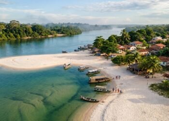 A praia de água doce mais bonita do mundo segundo um jornal britânico fica no oeste do Pará e tem areia branca de Caribe