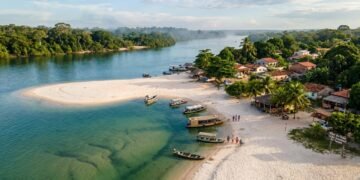 A praia de água doce mais bonita do mundo segundo um jornal britânico fica no oeste do Pará e tem areia branca de Caribe