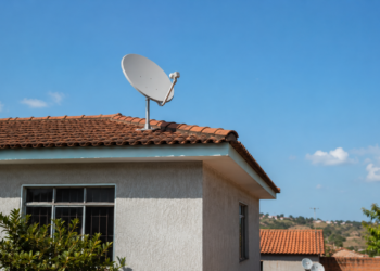 Antena parabólica gratuita pode beneficiar famílias em Minas