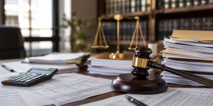 Salário reduzido por dívida leva tribunal a tomar medida imediata