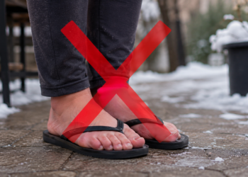 O fim do chinelo no frio já começou e muita gente aderiu