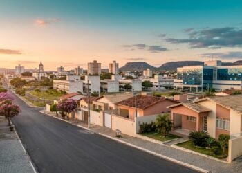 A Princesa do Norte de Minas reúne três universidades e atende mais de 100 cidades em saúde sem perder o ritmo de interior