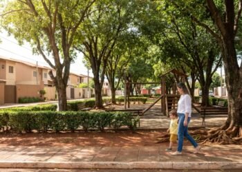Cresce o número de pais que escolhem essa cidade brasileira que conquistou 6 vezes seguidas o título de “Cidade Árvore do Mundo”, lidera o ranking do IBGE em ruas arborizadas e está entre as 2 melhores do país em qualidade de vida