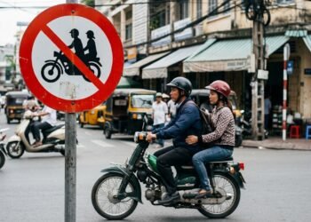 Nova lei proíbe passageiro em moto