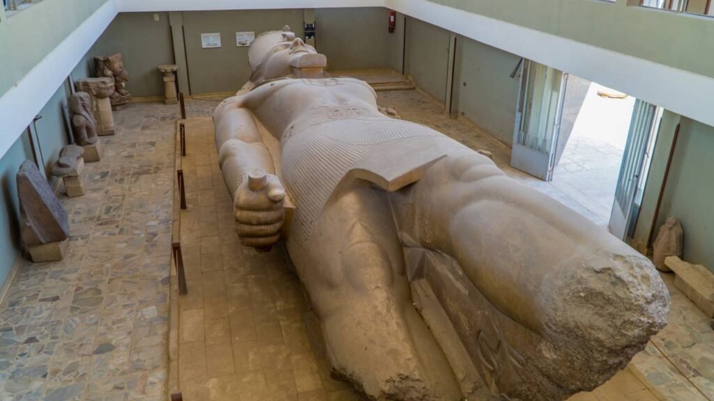 estátua de Ramsés II