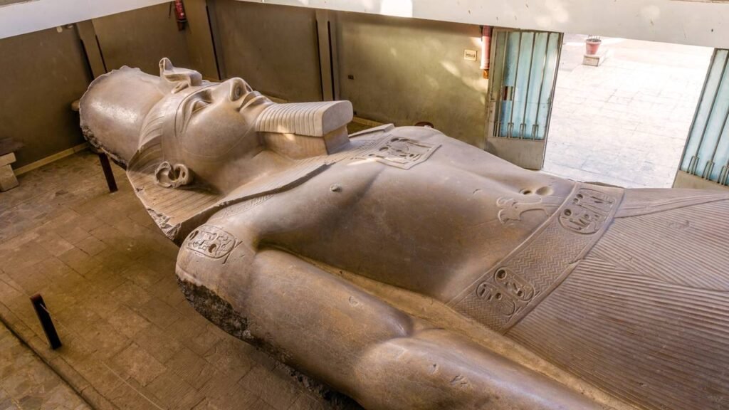 estátua de Ramsés II