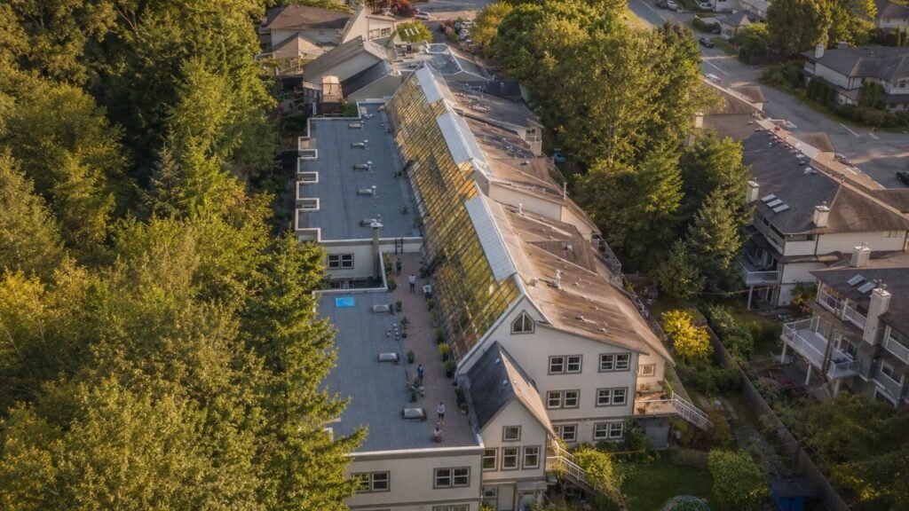 O primeiro complexo de cohousing construído no Canadá fica dentro de uma estufa gigante: mais seguro, mais acessível a pé e resistente às intempéries