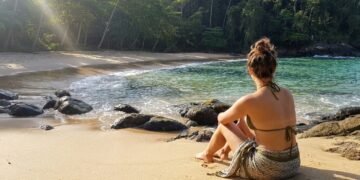 Famílias começam a deixar destinos óbvios por essa cidade nordestina que integra o Mapa do Turismo do Ministério e tem trilhas até praias desertas