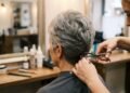 Cortes de cabelo para fios brancos e grisalhos que rejuvenescem: estilos suaves, modernos e frescos que valorizam a beleza natural, iluminam o rosto e trazem leveza e elegância ao visual em qualquer idade