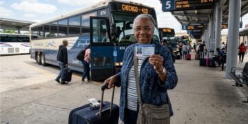 Como fazer a Carteira do Idoso para viajar de graça pelo Brasil: passo a passo completo para garantir passagens gratuitas ou com desconto e aproveitar todos os seus direitos no transporte interestadual