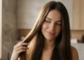 Especialistas desmentem mito popular sobre lavar o cabelo com água fria para deixá-lo mais brilhante