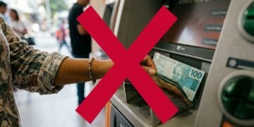 Caixas eletrônicos estão sumindo e uma nova forma de sacar dinheiro já está tomando o lugar