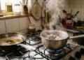 Como tirar cheiro forte de fritura do ambiente fervendo água com cravos-da-índia: o truque fácil e natural que está na moda e sempre funciona