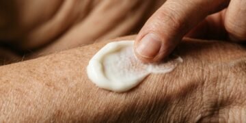 6 ingredientes queridinhos para deixar a pele madura hidratada e com mais viço