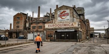 Fábrica com mais de meio século de história encerra atividades e impacta trabalhadores locais