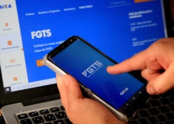 Recebeu FGTS e multa da demissão? Veja se isso entra no Imposto de Renda