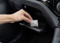 É por isso que você deveria começar a colocar um saquinho de chá usado dentro do carro